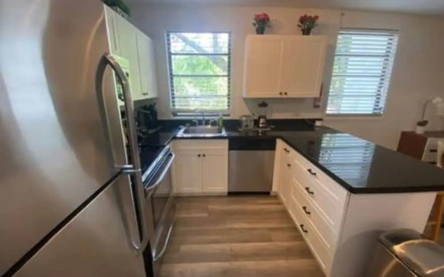 Pool Parking 2 Bedroom Retreat Sleeps 5