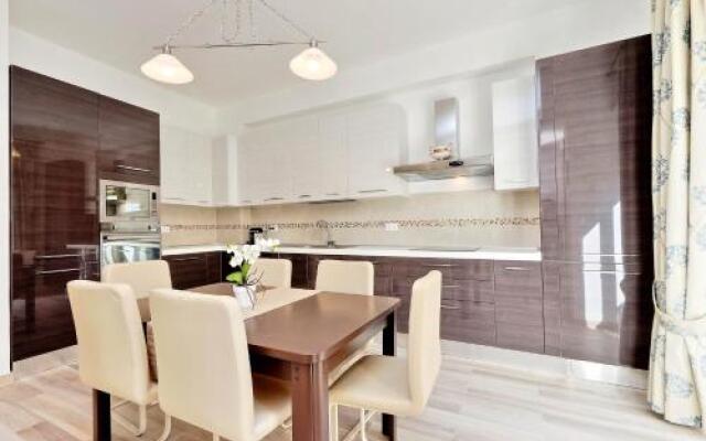 Oksana's Bernadette Apartment