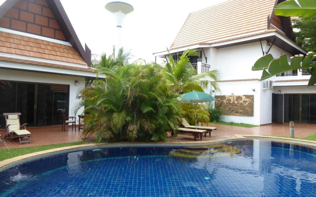 VIP Chain Resort Pool Villa