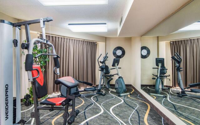 Econo Lodge South