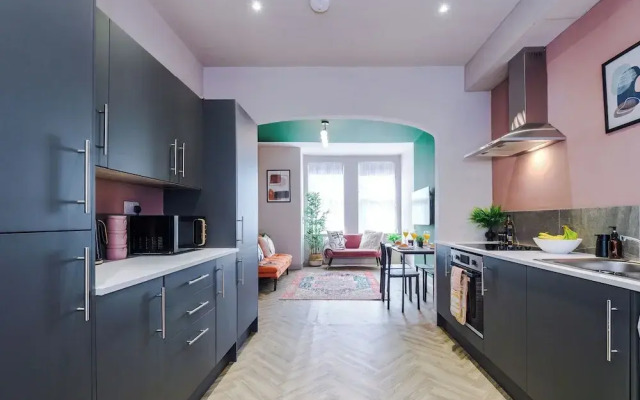 Modern 4-Bedroom in Manchester