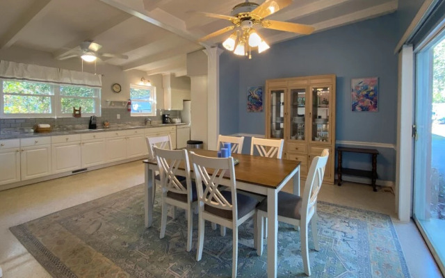 Coastal Breezes 4 Bedroom Home