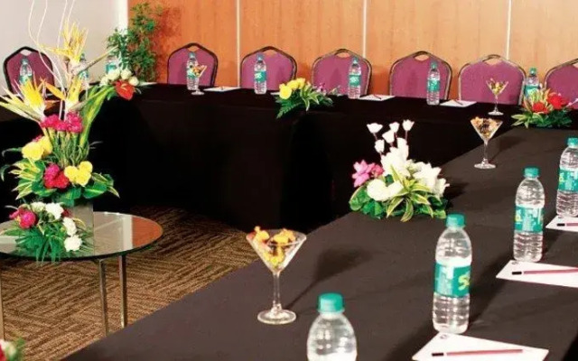 Caspia Hotel New Delhi Shalimar Bagh