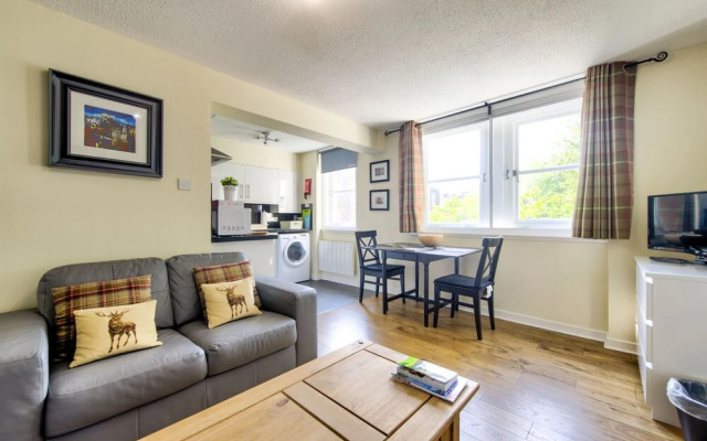 Stunning Studio Apartment Castle View