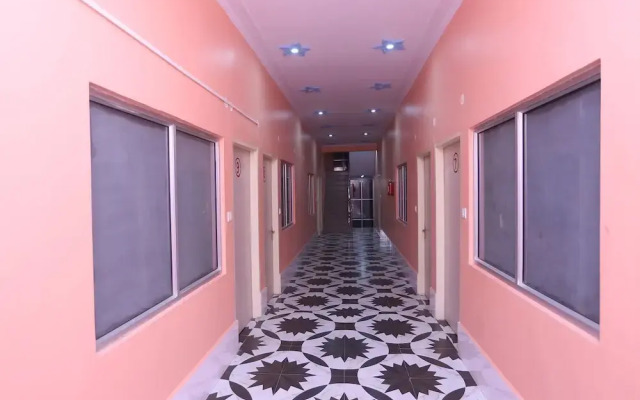 Oyo 22221 Yadav Hotel