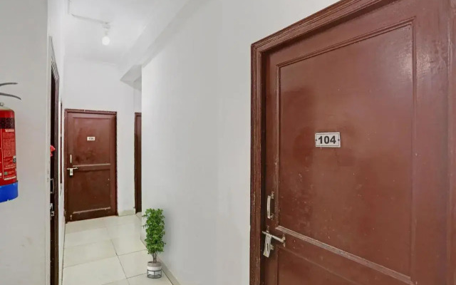 Collection O Mayank Guest House Near ISKCON Temple Noida