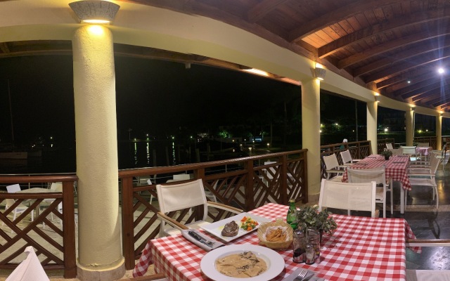 The Bannister Hotel & Yacht Club