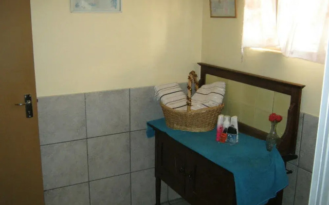 Terrylin Backpackers - Adults Only