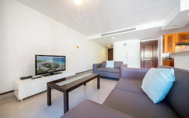 Luxury 1 BR Condo with Pool - Kaan 304