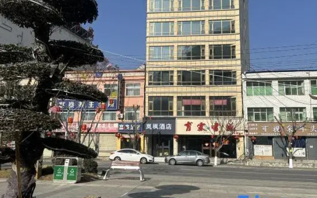 Lanfeng Hotel (Longnan Tanchang Guan'egou Bridge)