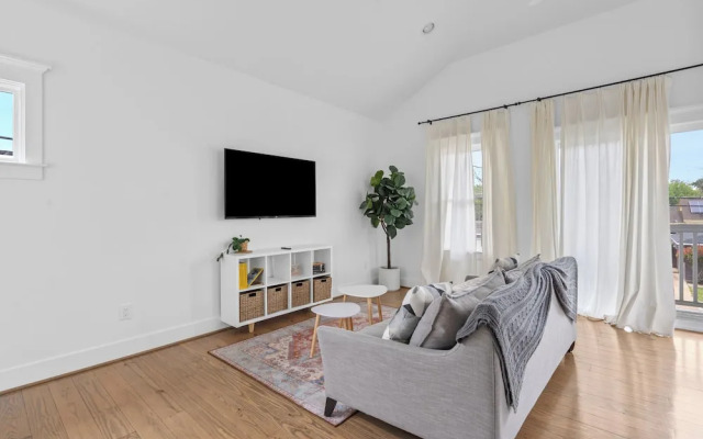 Wonderful Getaway 1BR with Balcony Views