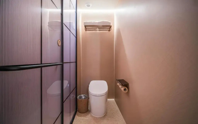 7 Days Premium Hotel