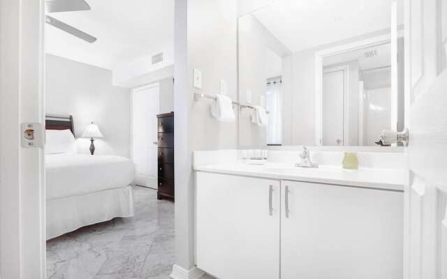 2br/2ba Sleeps 8, Beachfront w/ Pool