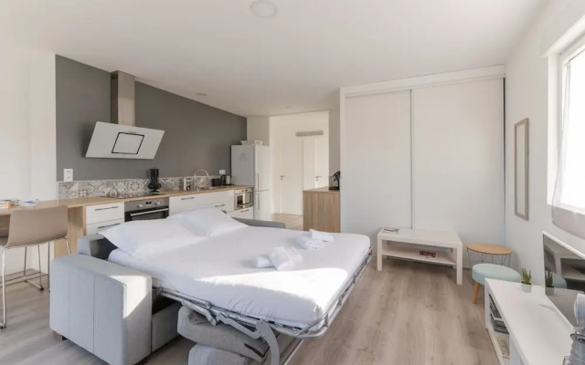 Apartment in Ploudalmezeau Near Treompan Beach