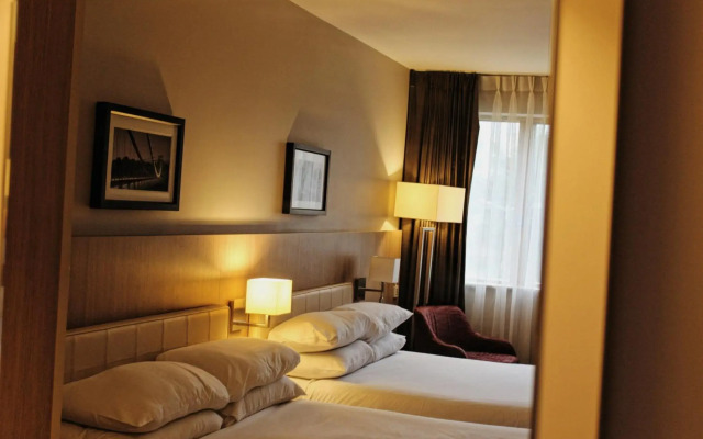 Lancaster Hotel