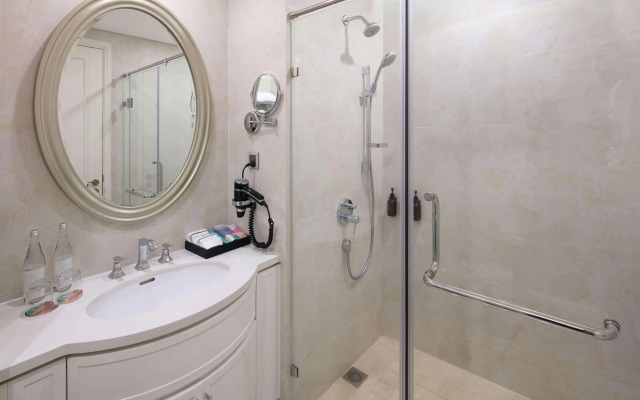 Melia Vinpearl Danang Riverfront
