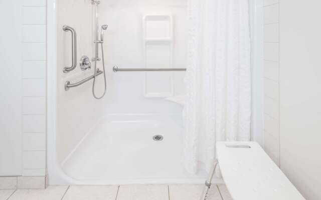 Super 8 by Wyndham High River AB