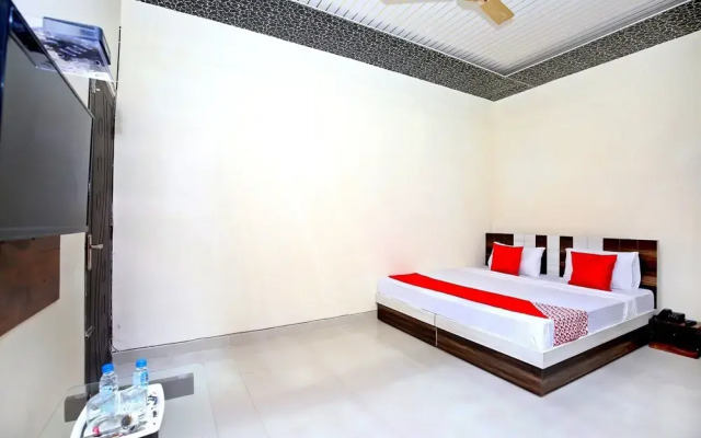 OYO 39957 Hotel HC King