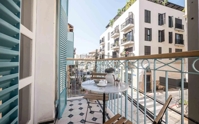 VELLER Shemaiah Apt #3