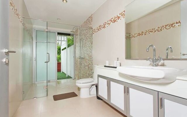 Jomtien Waree 9 with 6 bedrooms