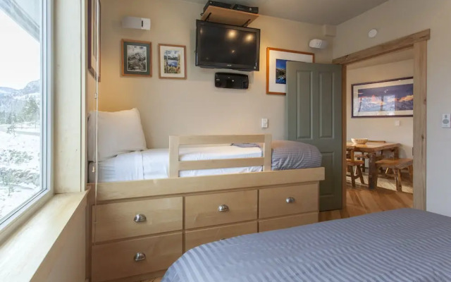 Juniper Springs Lodge by Mammoth Five Star