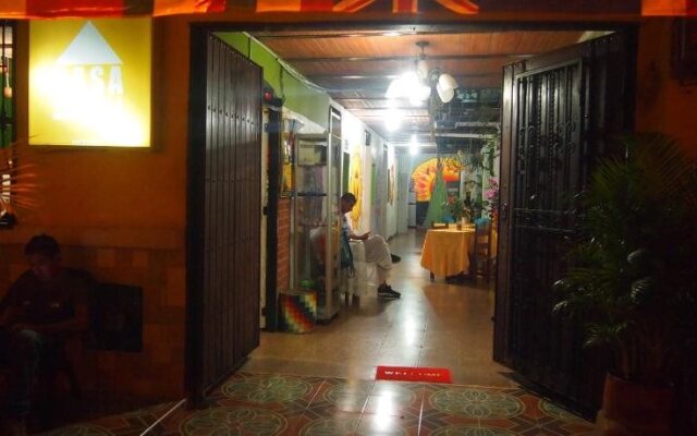 Hostal Casa Amarilla - Hostel