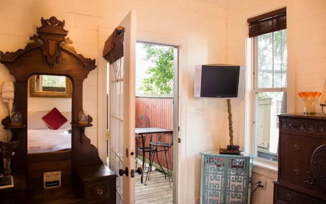 Beachside Boutique Inn – Folly Beach Rooms & Private Cottages