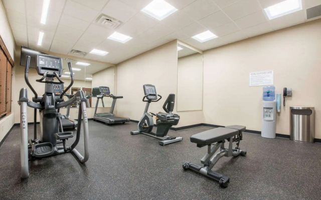 Hawthorn Suites by Wyndham Bridgeport/Clarksburg