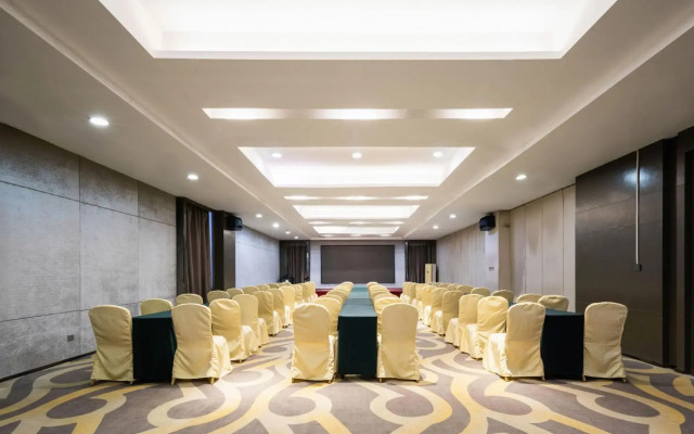 Xingtai conifer fern Hotel