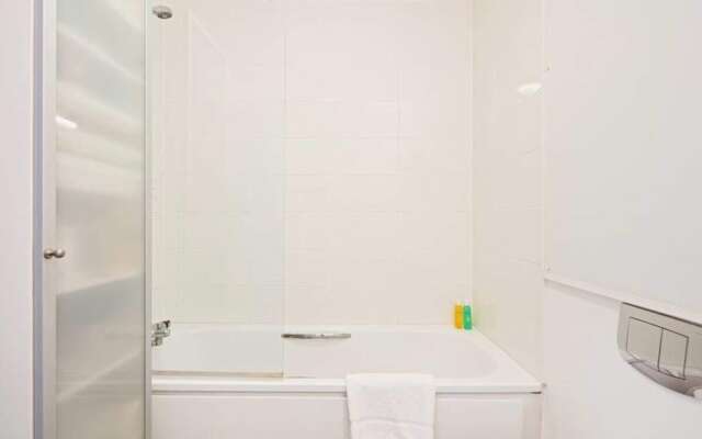 Sleek & Spacious 4 Sleeper, 5 Mins to Moorgate