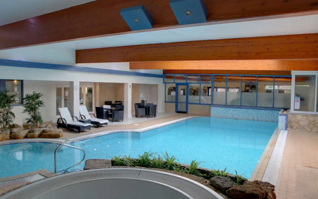 Parkmore Hotel & Leisure Club