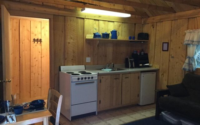 Renfro's Lakeside Retreat - Cabin's and R.V. Park
