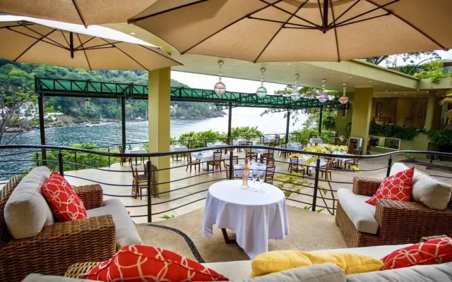 Luxury Suite With Garden and Ocean View