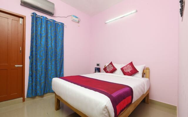OYO 10910 Home Spacious 4BHK Near Paradise Beach