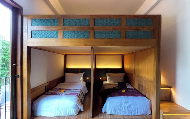 Leafy Riverbank – Guest Rooms – Beraban