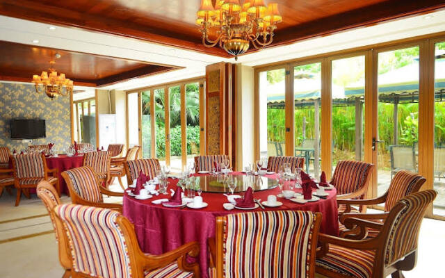 Xinglong Old Banyan Hotel