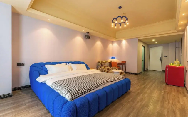 Wind Sleeping Color Hotel