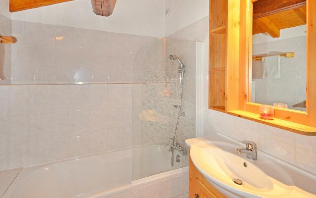 Chalet In Les Menuires-Praranger With Balcony