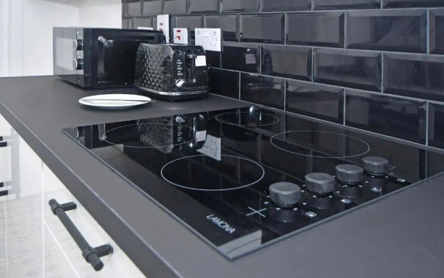 Stylish 3bedroom Near Stoke-on-trent Hospital