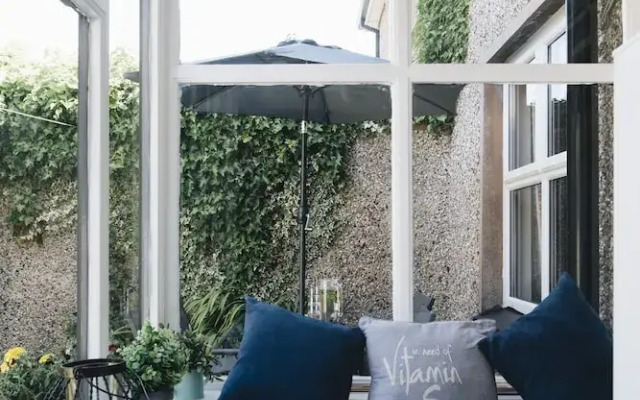 Portrush - Hope Cottage - sleeps 5 guests  in 3 bedrooms