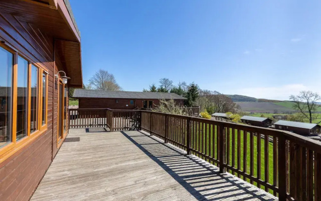 Woodpecker Lodge With Hot Tub Near Cupar, Fife