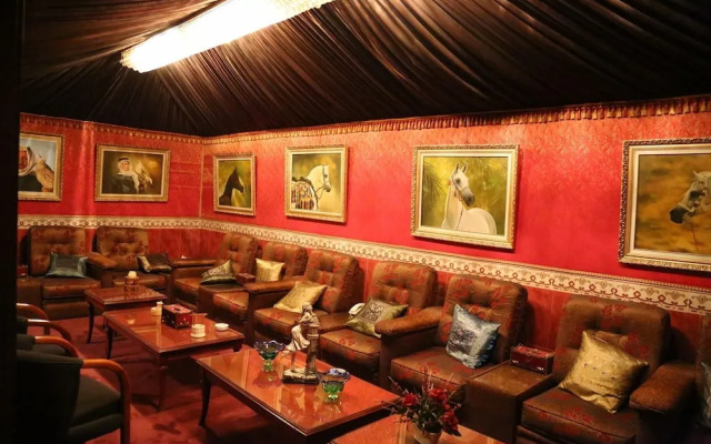 Acacia Hotel & Suites