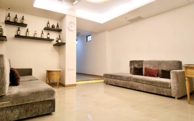 Shihlin Service Apartment