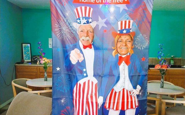 Grand View Plaza Inn & Suites