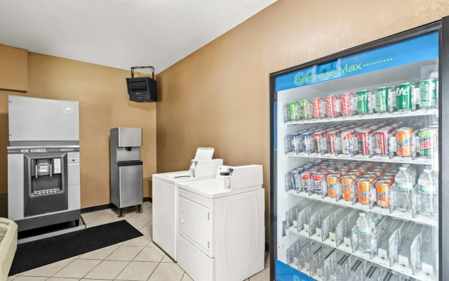 Super 8 by Wyndham Cincinnati/Springdale OH