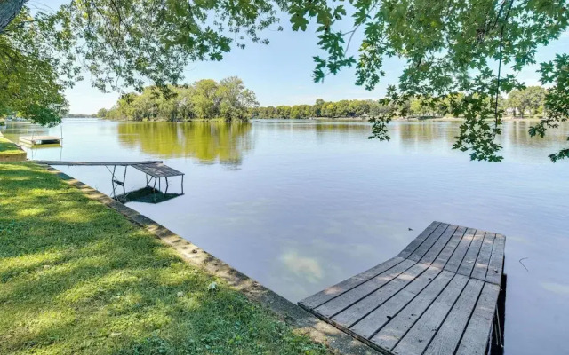 Riverfront Dixon, Illinois, Vacation Rental!