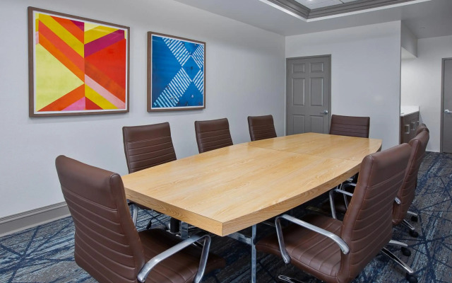 Holiday Inn Express And Suites Milwaukee Nw Park Place by IHG