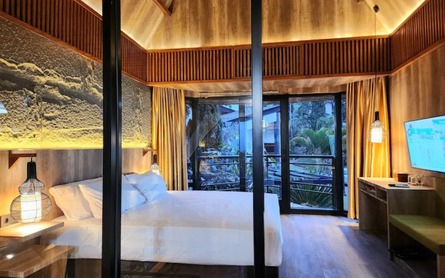 Villa 4-BR Klub Bunga No. 4 Batu Malang