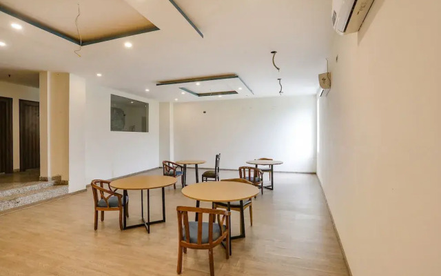 OYO TOWNHOUSE 390 The Madhav Sector 58 Noida