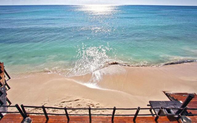True Beachfront Condo - Corazon